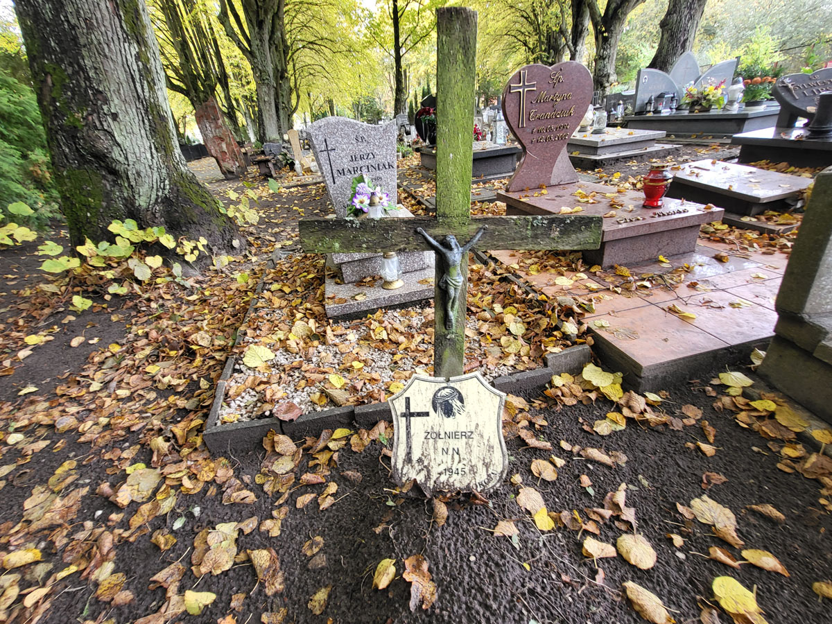Tajemniczy grób żołnierza NN z 1945 roku