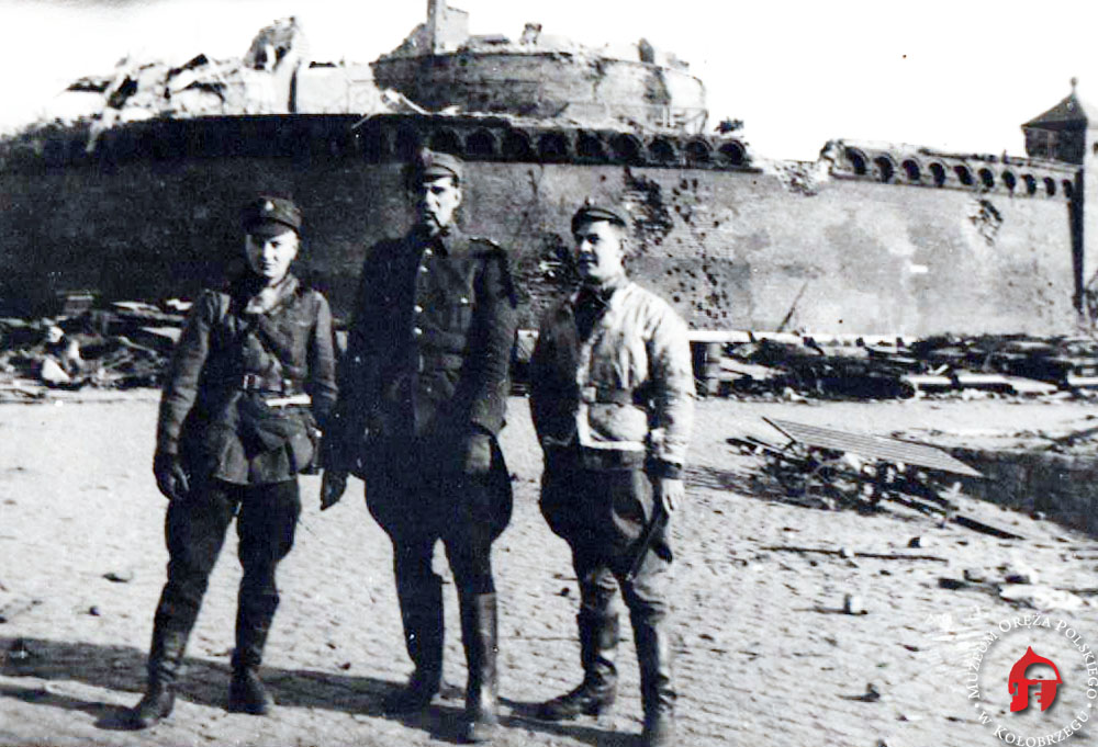 Żołnierze polscy w porcie w marcu 1945 roku